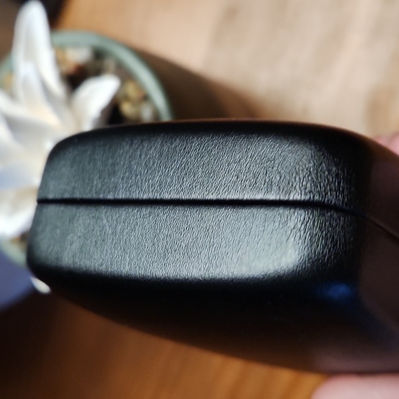 Versace hard sided glasses case - Picture 11 of 12